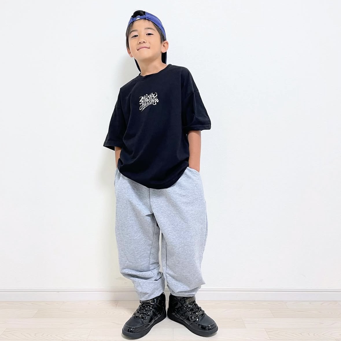 キッズダンスコーデ|黒T×グレーパンツで揃える初心者の人気3点